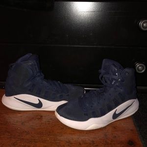 Basketball shoes